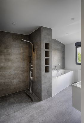 Sanierung Badezimmer Nachher - Dusche und Wanne